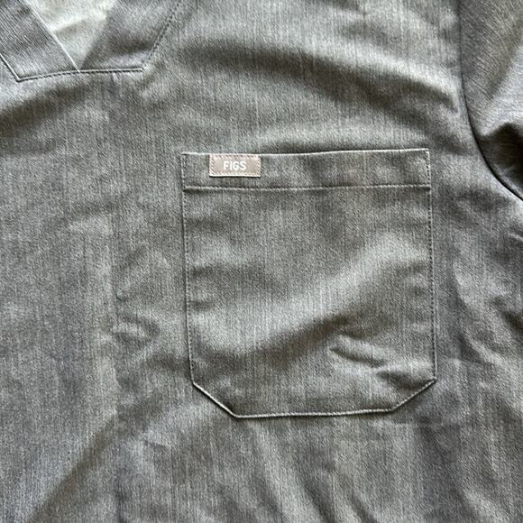 FIGS Chisec Three-Pocket Scrub Top Graphite Size Large Hospital Medical - Picture 3 of 5